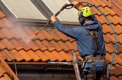 Démoussage et hydrofuge de toiture à Solignat