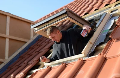 Pose de fenêtres de toit Velux à Solignat